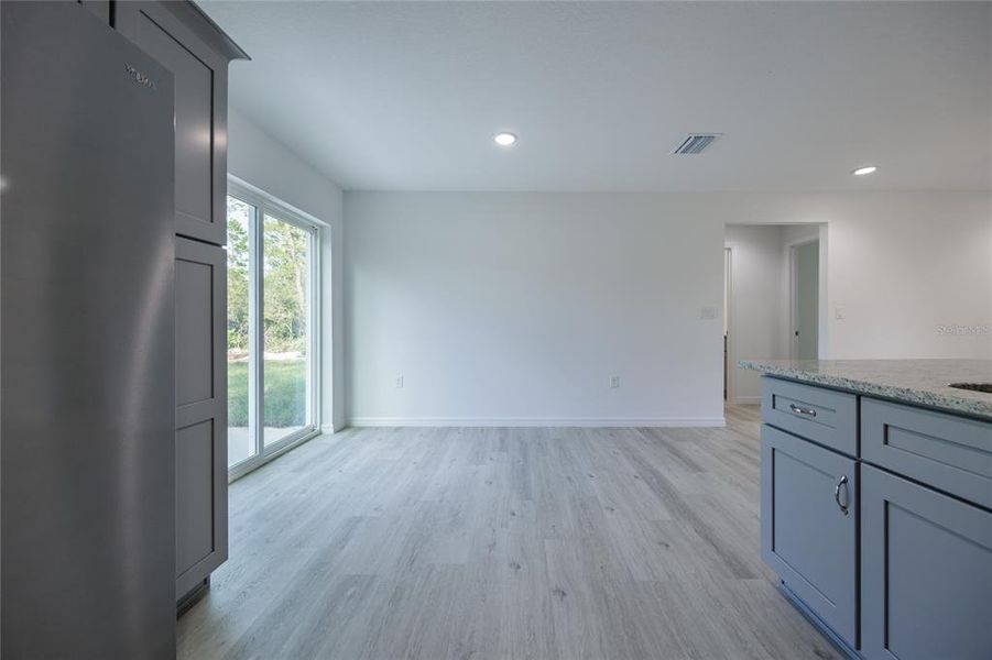 Spacious, unfurnished interior of a new home in , Williston (Image 37).