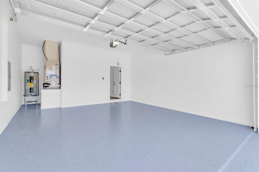 Spacious, unfurnished interior of a new home in , Haines City (Image 46).