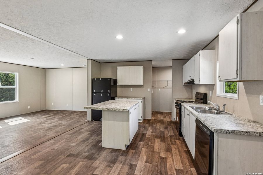 Furnished interior view inside a new home in , Hondo (Image 17).