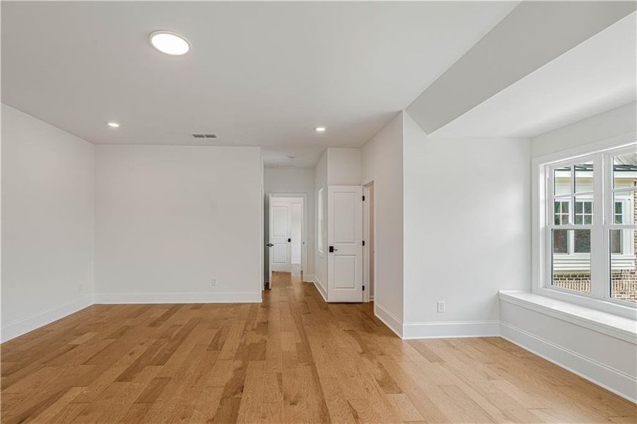 Spacious, unfurnished interior of a new home in Bellwyn, Johns Creek (Image 51).