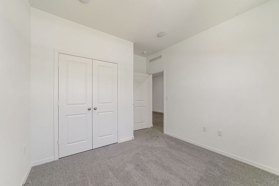 Spacious, unfurnished interior of a new home in Aulin Square, Oviedo (Image 31).
