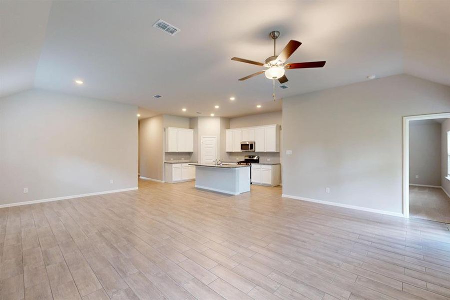 Image 38 of a home in Kings Way. Image 38 of a home in Kings Way.