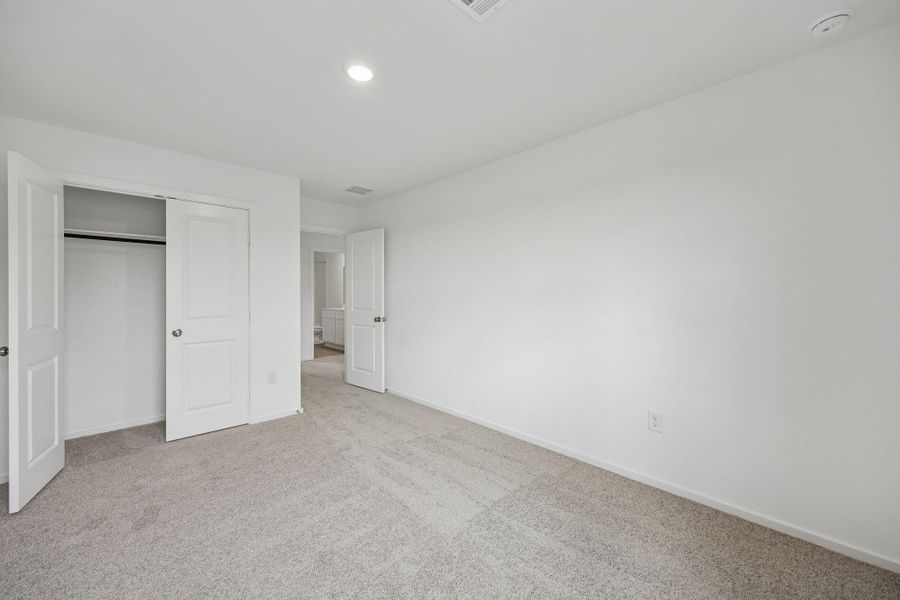 Spacious, unfurnished interior of a new home in Crosby Farms, Crosby (Image 12).