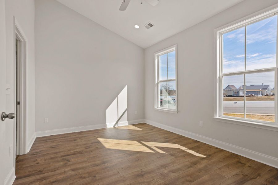 Spacious, unfurnished interior of a new home in , Greenwood (Image 14).