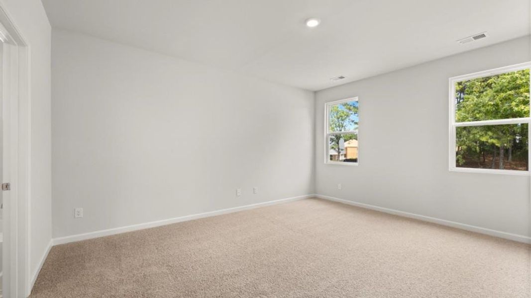 Spacious, unfurnished interior of a new home in Fairway 17 at Mirror Lake, Villa Rica (Image 22).