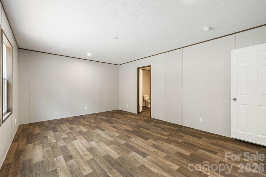 Spacious, unfurnished interior of a new home in , Nebo (Image 31).