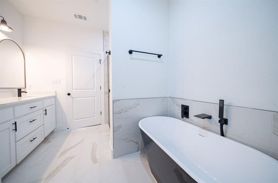 Furnished interior view inside a new home in , Dallas (Image 4).