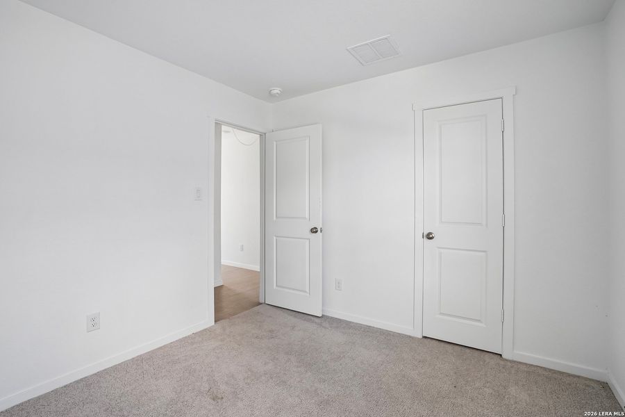 Spacious, unfurnished interior of a new home in Steelwood Trails, New Braunfels (Image 25).