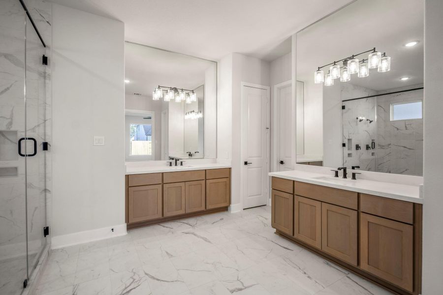 Furnished interior view inside a new home in ARTAVIA 70′ Lots, Conroe (Image 17).