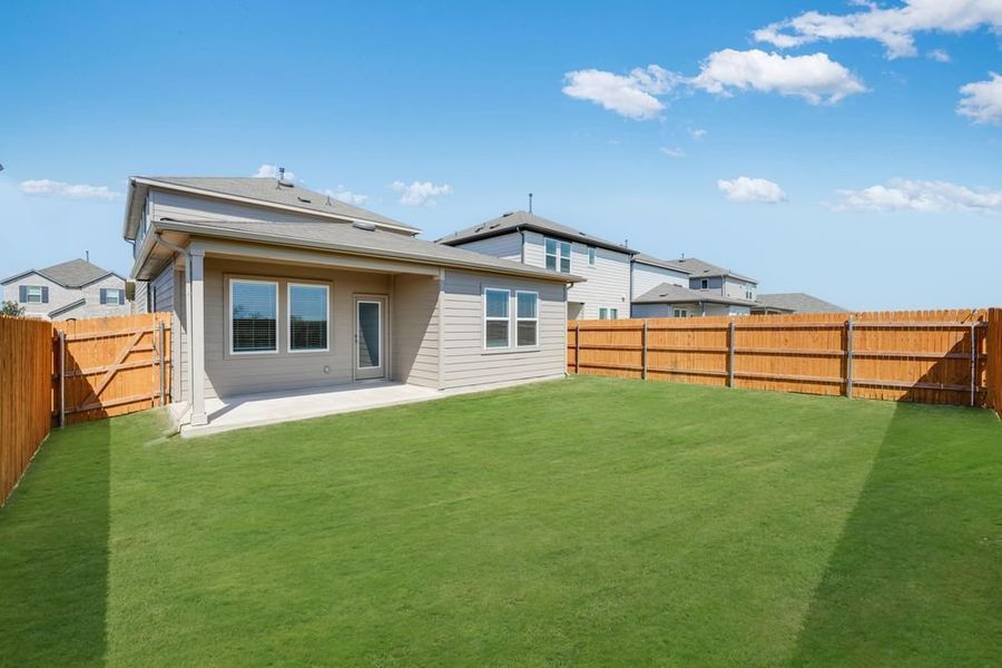 Exterior details and patio area of a home in Longview 40s, Del Valle (Image 3).