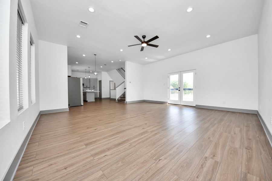 Spacious, unfurnished interior of a new home in , Houston (Image 31).