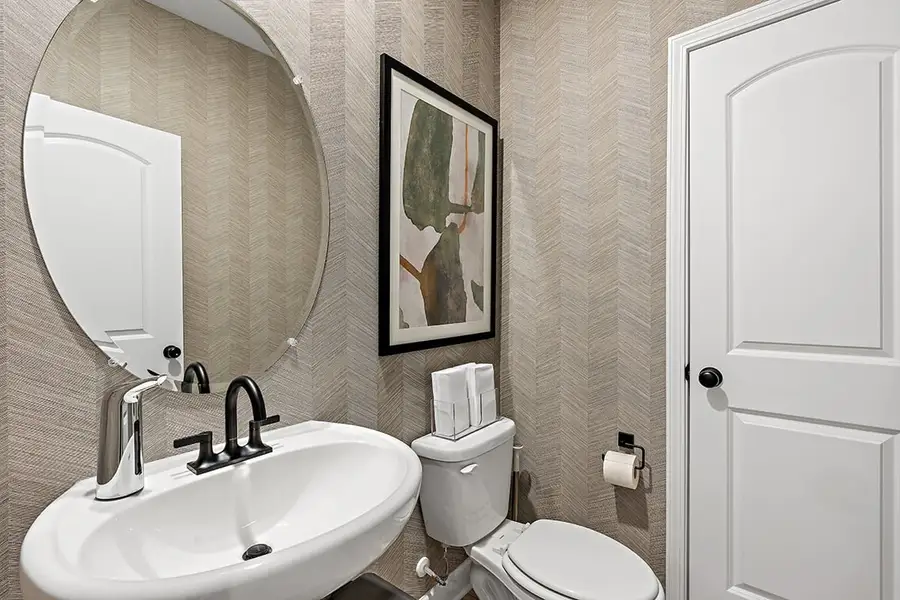 A bathroom with a sink and a mirror.
