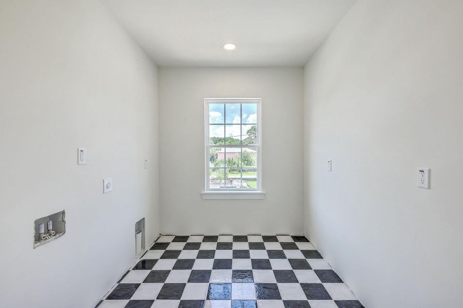 Spacious, unfurnished interior of a new home in , Charleston (Image 24).