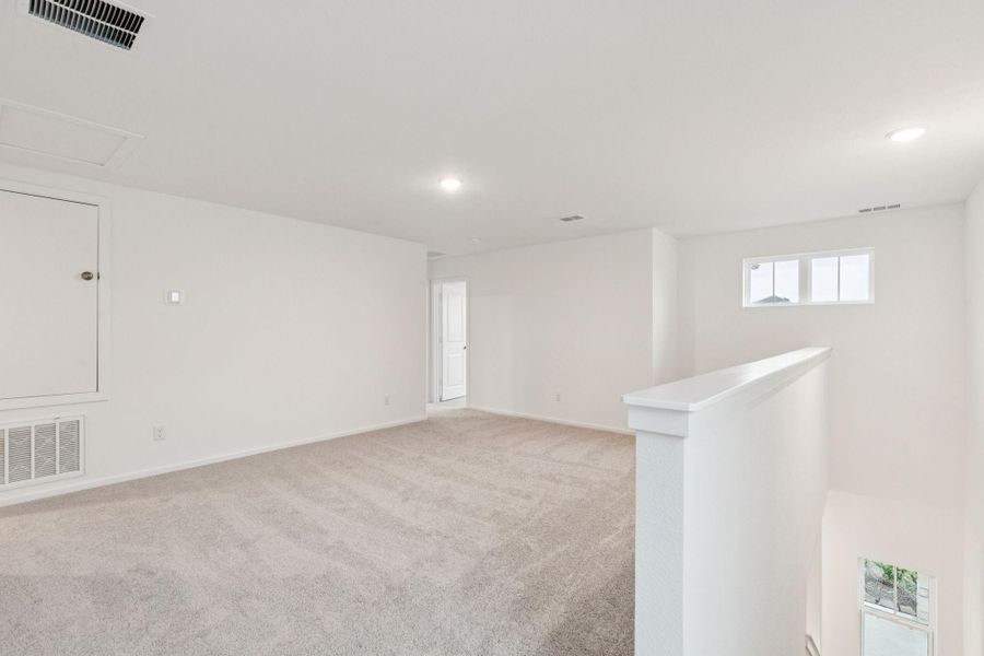Spacious, unfurnished interior of a new home in Montgomery Bend, Montgomery (Image 31).
