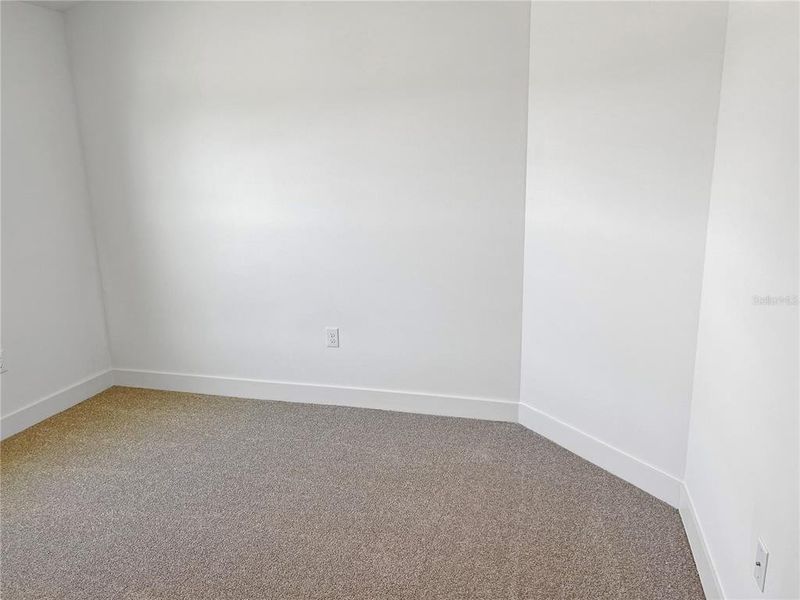 Spacious, unfurnished interior of a new home in Arbor Park, Leesburg (Image 9).
