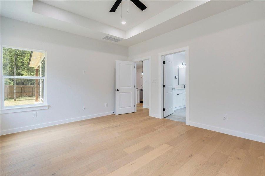 Spacious, unfurnished interior of a new home in , Bastrop (Image 24).