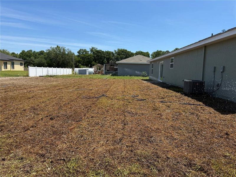 Exterior details and patio area of a home in , Dunnellon (Image 14).