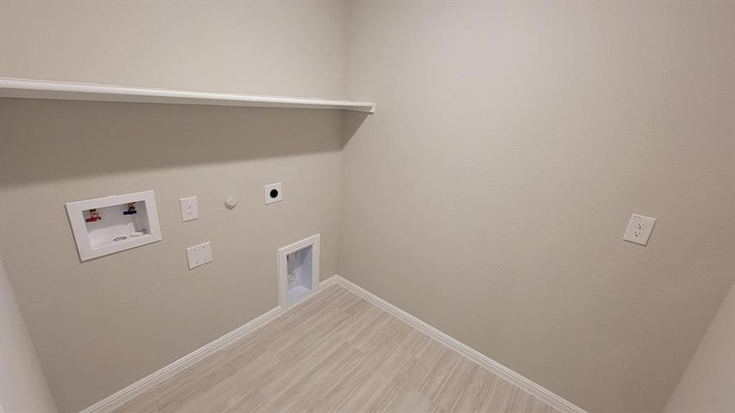 Spacious, unfurnished interior of a new home in Highlands at Chapel Creek, Fort Worth (Image 9). Spacious, unfurnished interior of a new home in Highlands at Chapel Creek, Fort Worth (Image 9).