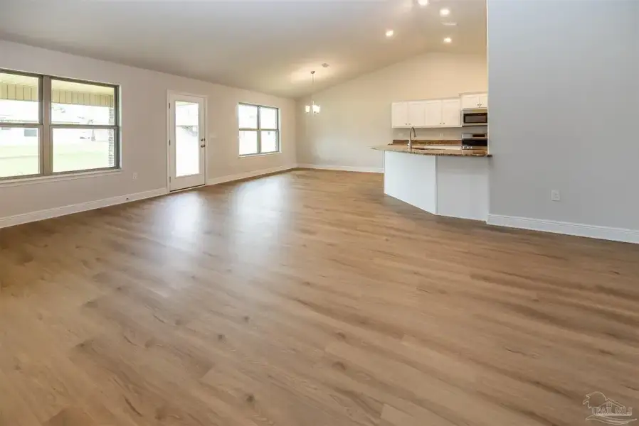 Spacious, unfurnished interior of a new home in Spring Hill, Spring Hill (Image 13).