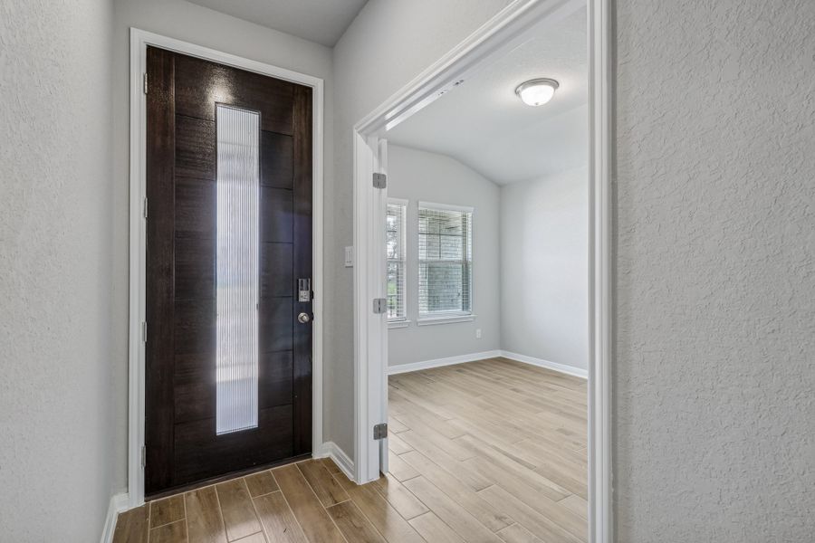 Entry of the Allen floorplan at a Meritage Homes community. Entry of the Allen floorplan at a Meritage Homes community.