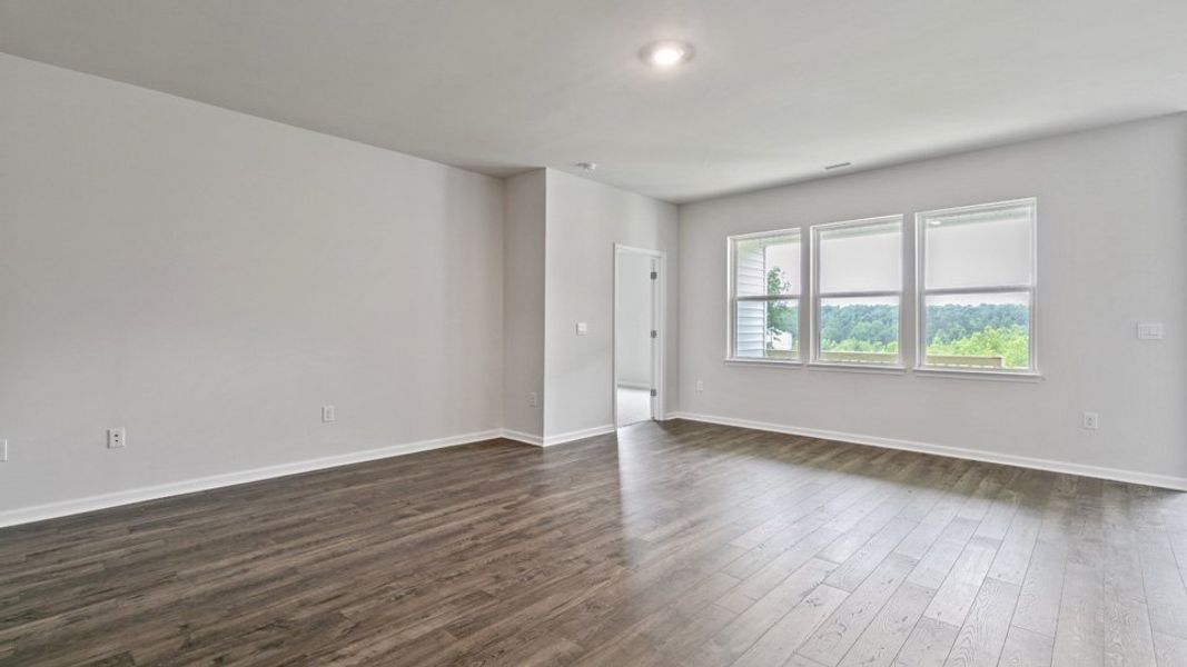 Spacious, unfurnished interior of a new home in East Ridge, Ayden (Image 16).