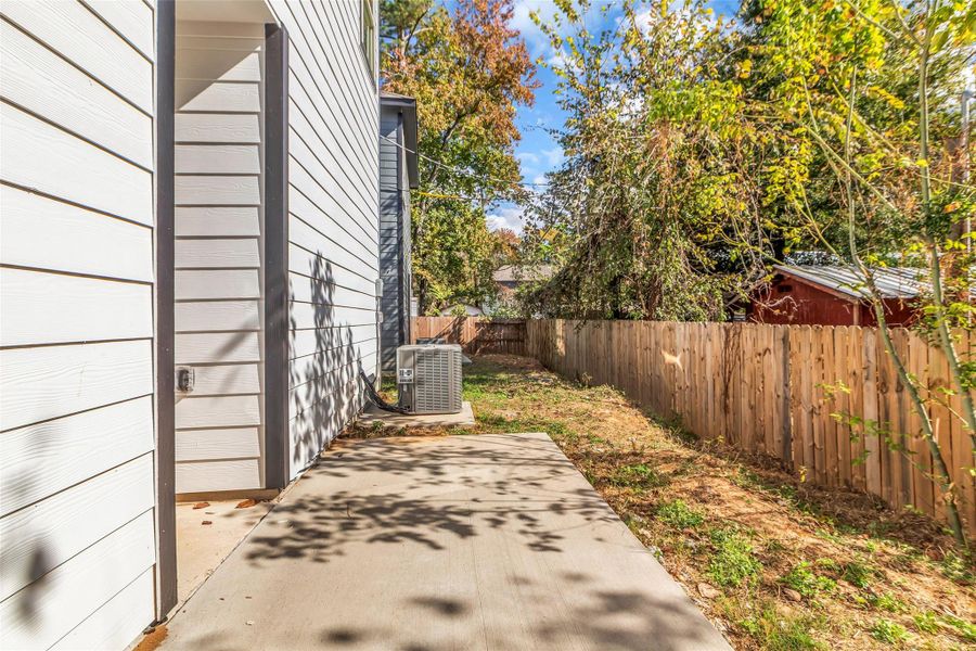 Exterior details and patio area of a home in , Willis (Image 4).