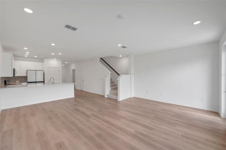 Spacious, unfurnished interior of a new home in , Apollo Beach (Image 13).