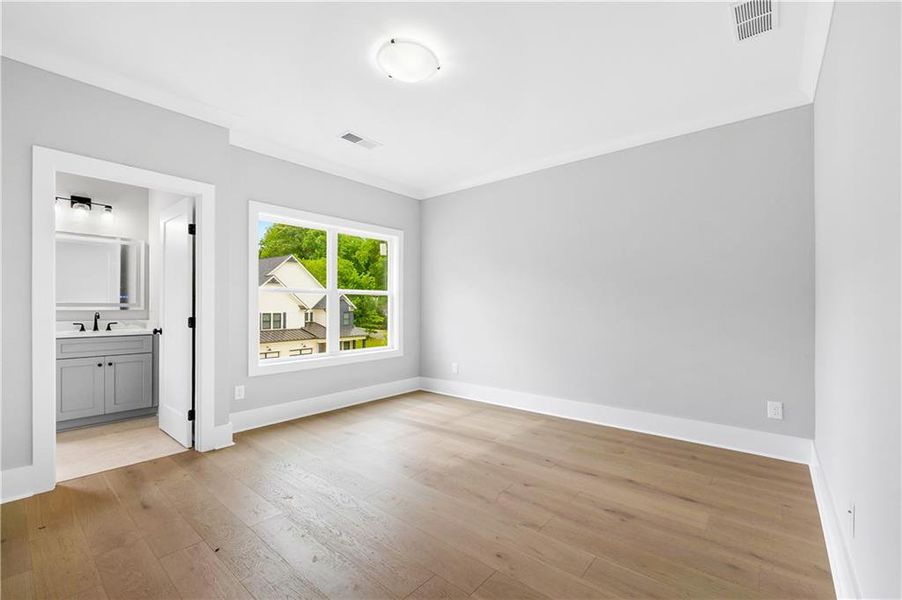 Spacious, unfurnished interior of a new home in , Brookhaven (Image 41).