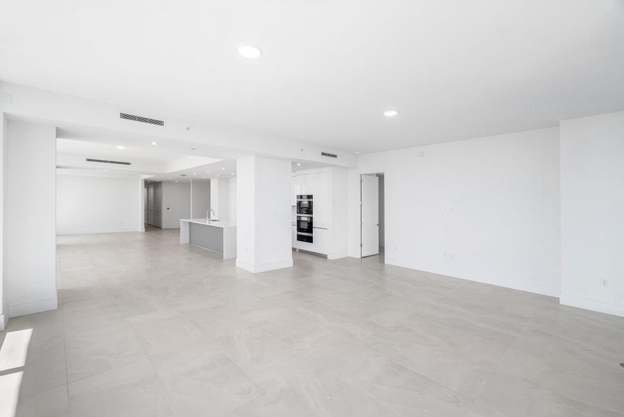 Living Area - Kitchen - Dining Room - Ow