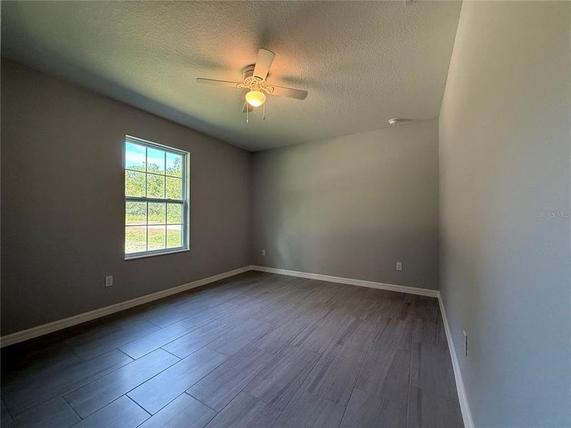 Spacious, unfurnished interior of a new home in , Ocala (Image 10).