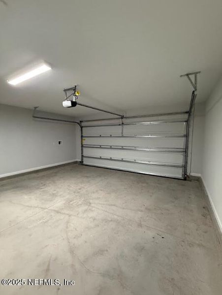 Spacious, unfurnished interior of a new home in , Jacksonville (Image 10).