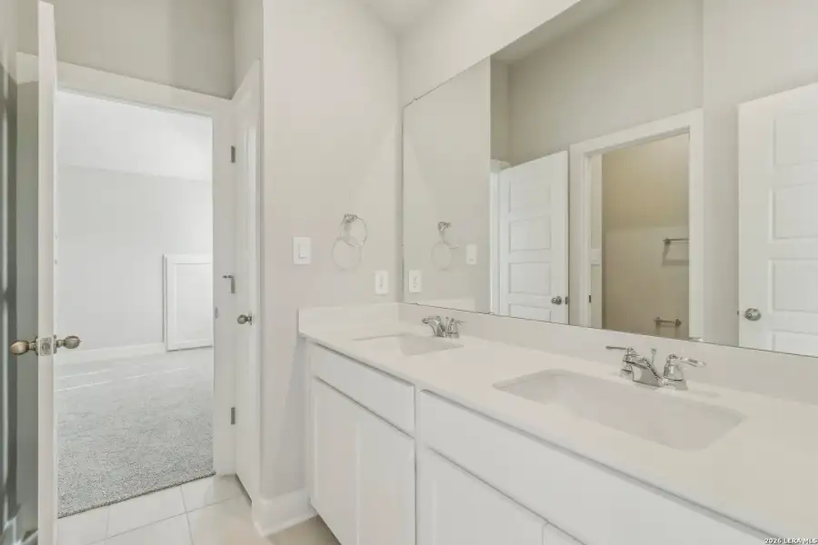 Furnished interior view inside a new home in Fox Falls, Boerne (Image 5).
