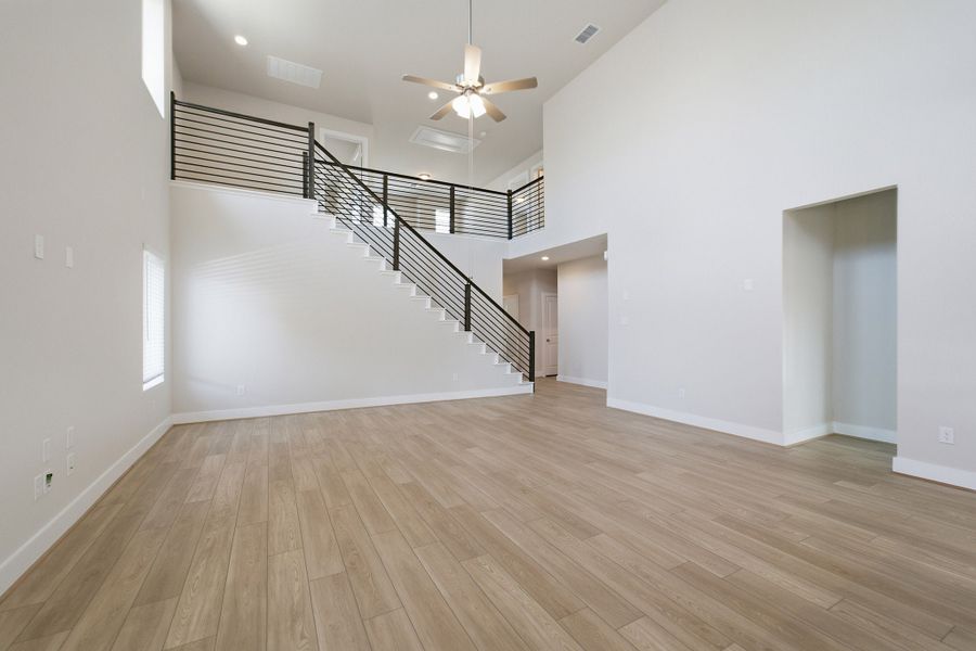 Spacious, unfurnished interior of a new home in Sunfield, Buda (Image 54).