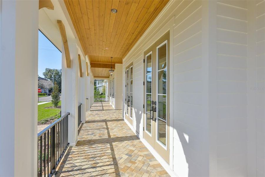 Exterior details and patio area of a home in , Tampa (Image 33).