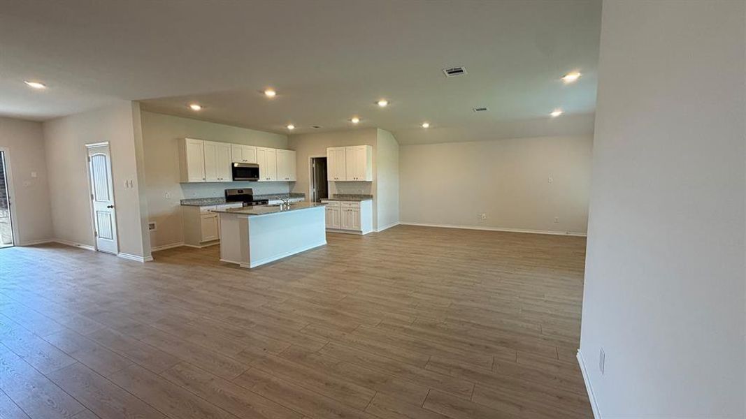 Spacious, unfurnished interior of a new home in Northspur, Terrell (Image 22).