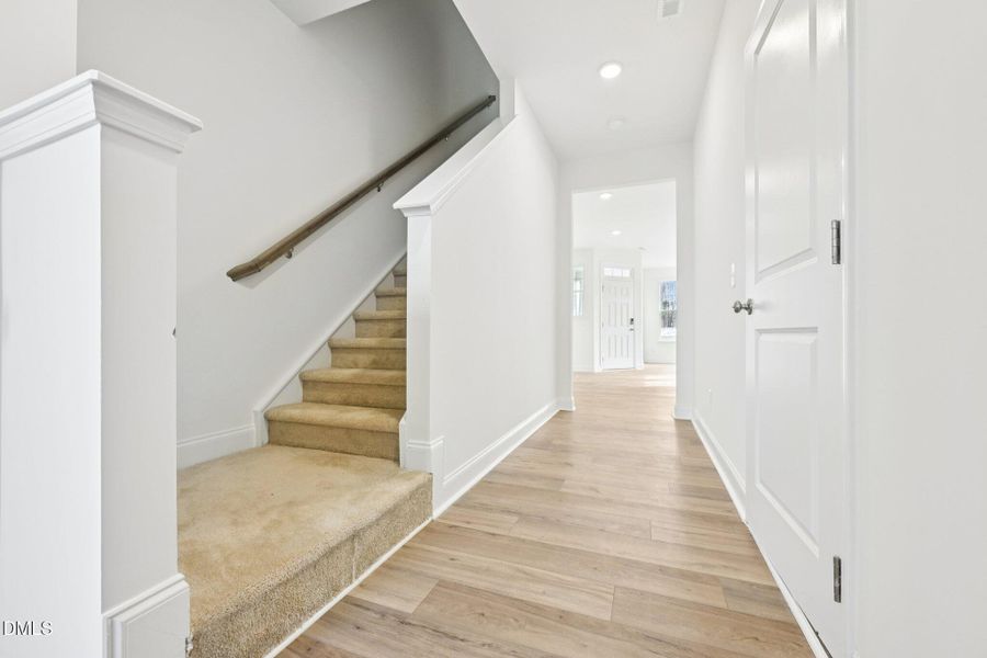 Rear Foyer/Steps