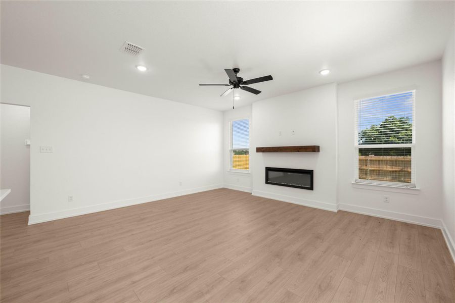 Spacious, unfurnished interior of a new home in Rancho San Gabriel, Georgetown (Image 21).