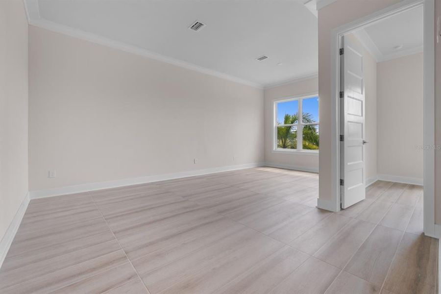 Spacious, unfurnished interior of a new home in , Apollo Beach (Image 17).