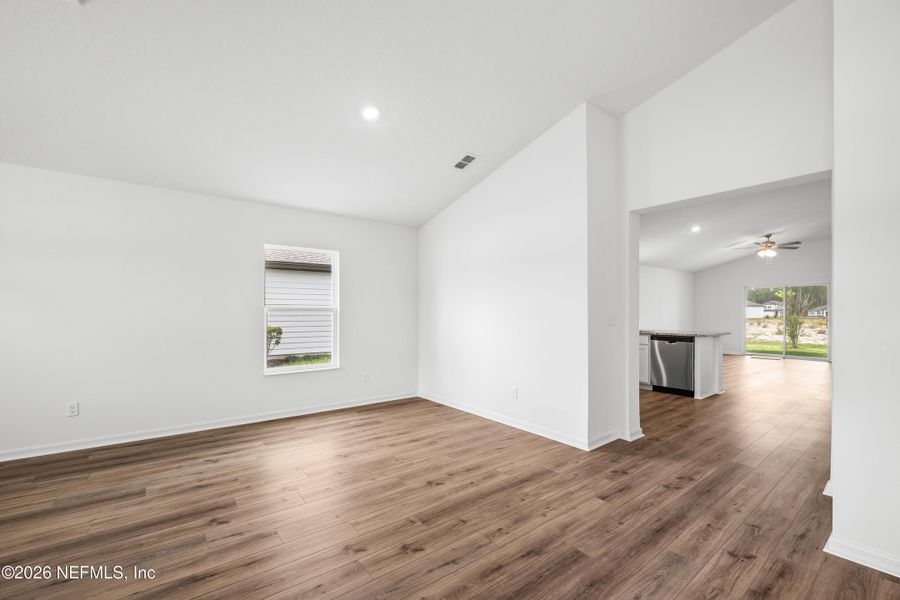 Spacious, unfurnished interior of a new home in Westport Landing, Jacksonville (Image 21).