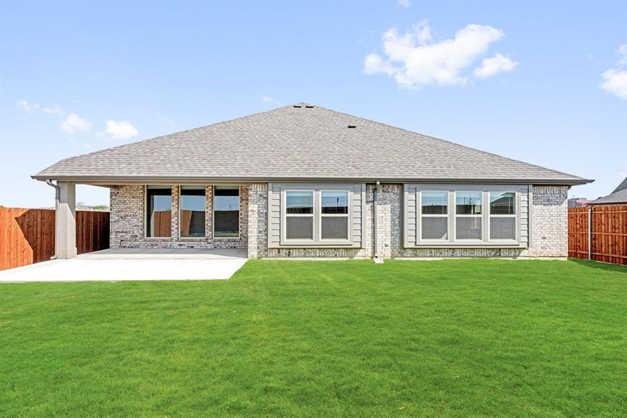Front exterior of a new home in Sunset Ridge, Alvarado, TX, highlighting curb appeal (Image 25). Front exterior of a new home in Sunset Ridge, Alvarado, TX, highlighting curb appeal (Image 25).