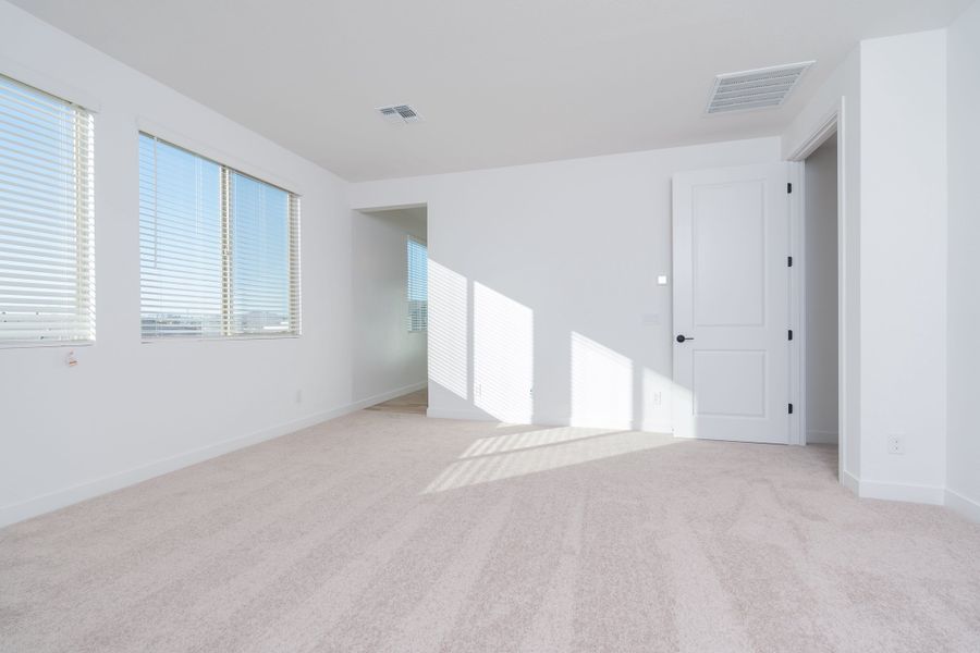 Spacious, unfurnished interior of a new home in Terraza, San Tan Valley (Image 12). Spacious, unfurnished interior of a new home in Terraza, San Tan Valley (Image 12).