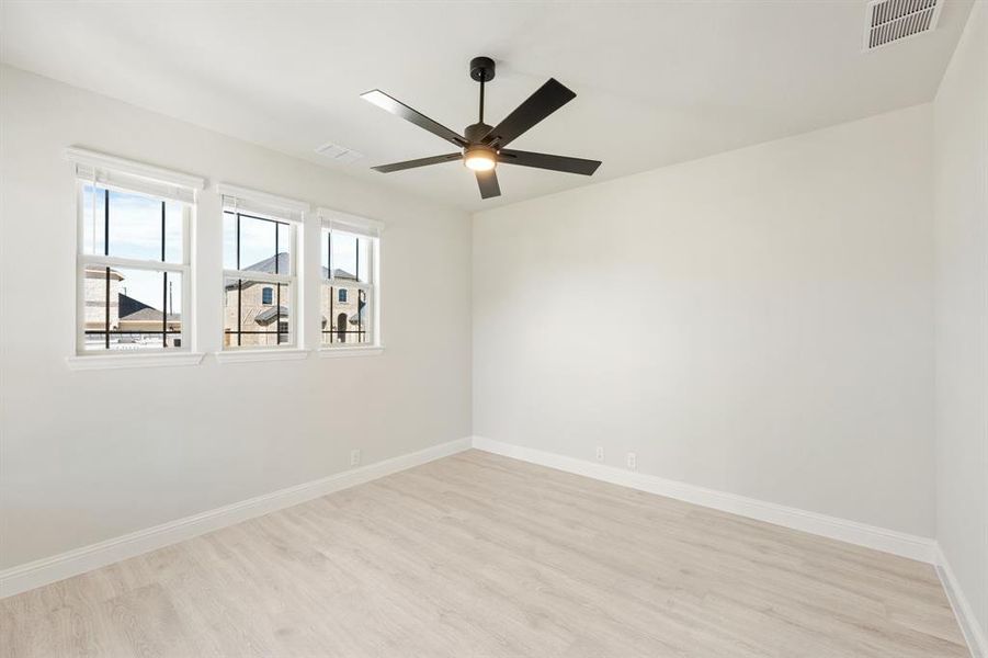 Spacious, unfurnished interior of a new home in Somerset, Venus (Image 24).