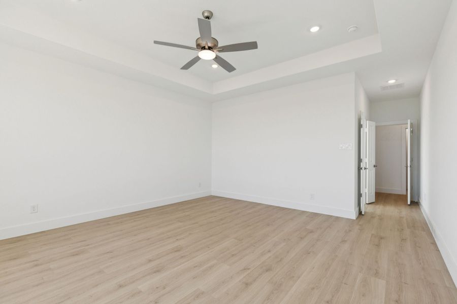 Spacious, unfurnished interior of a new home in Lakeway Estates, Waxahachie (Image 26). Spacious, unfurnished interior of a new home in Lakeway Estates, Waxahachie (Image 26).