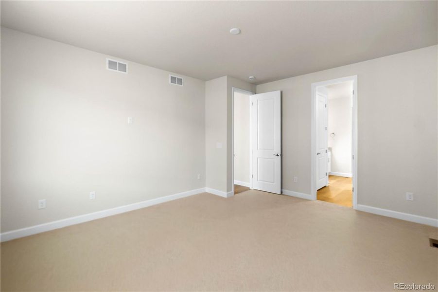 Spacious, unfurnished interior of a new home in , Castle Rock (Image 42).
