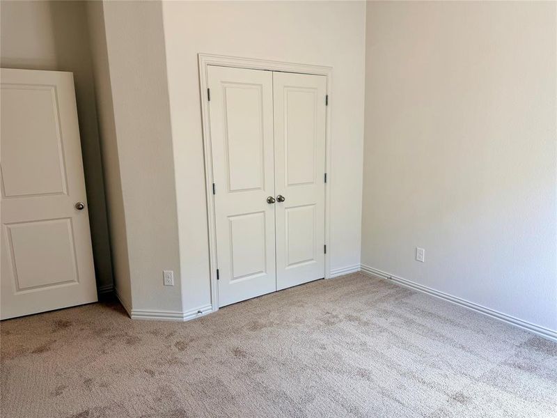 Neutral-toned wall finishes