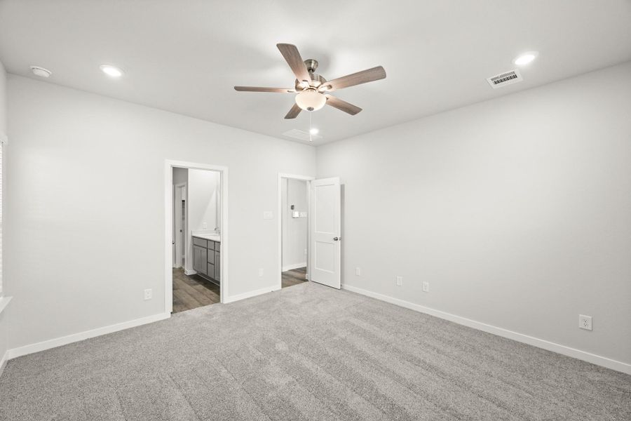 Spacious, unfurnished interior of a new home in Sunterra, Katy (Image 17).