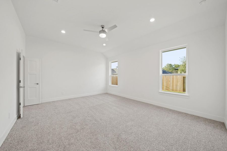 Photos are representation only.