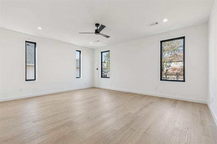 Spacious, unfurnished interior of a new home in , Dallas (Image 19).