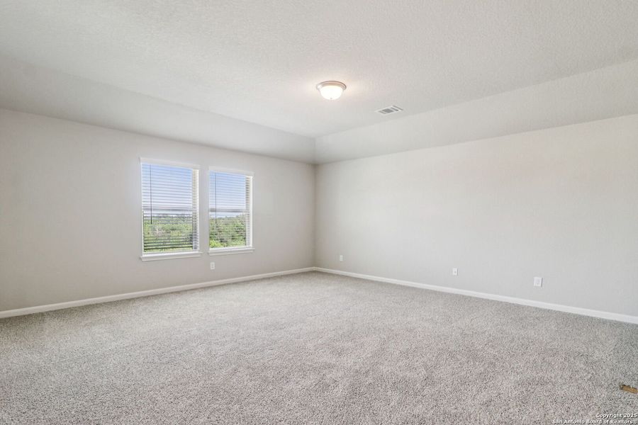 Spacious, unfurnished interior of a new home in Arcadia Ridge - Classic Series, San Antonio (Image 19).
