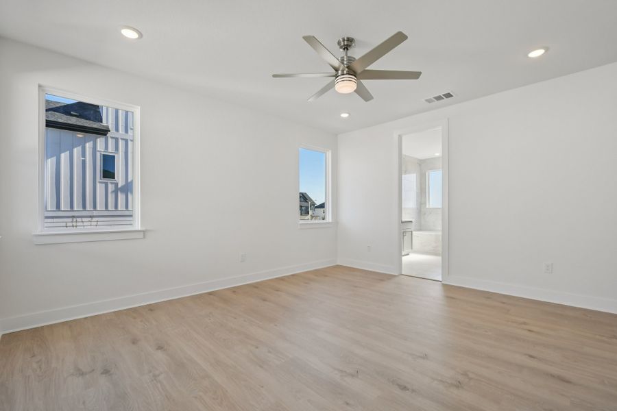Spacious, unfurnished interior of a new home in Foxfield, Austin (Image 28).
